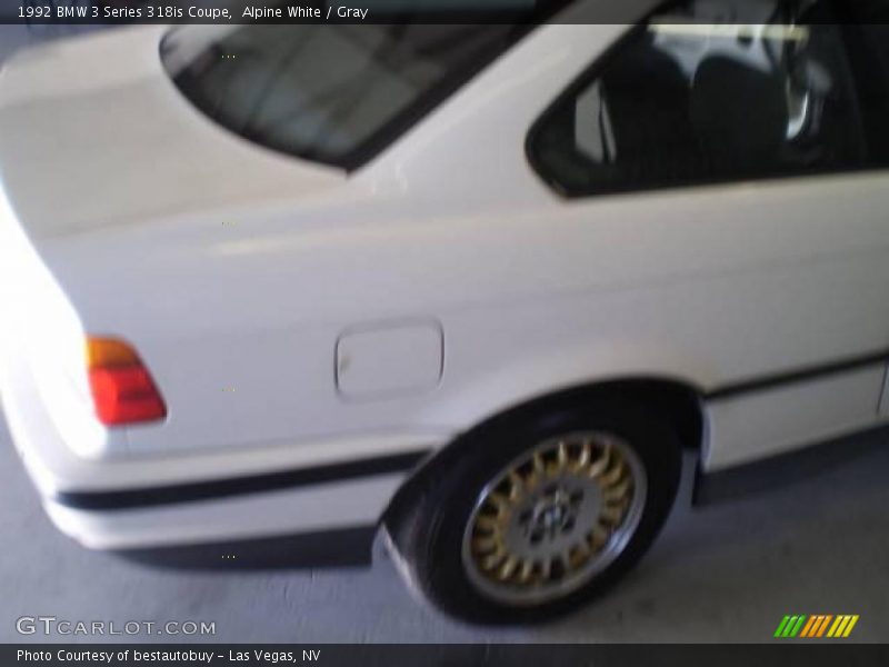Alpine White / Gray 1992 BMW 3 Series 318is Coupe