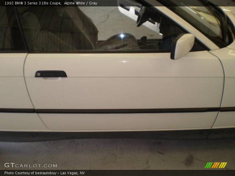Alpine White / Gray 1992 BMW 3 Series 318is Coupe