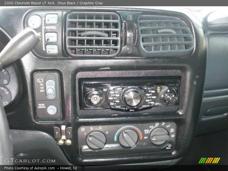 Onyx Black / Graphite Gray 2000 Chevrolet Blazer LT 4x4