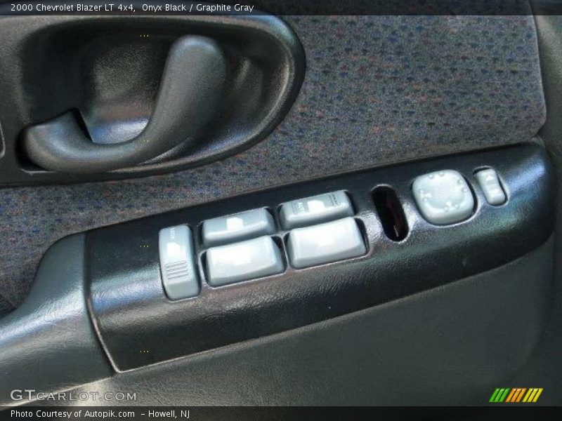 Onyx Black / Graphite Gray 2000 Chevrolet Blazer LT 4x4