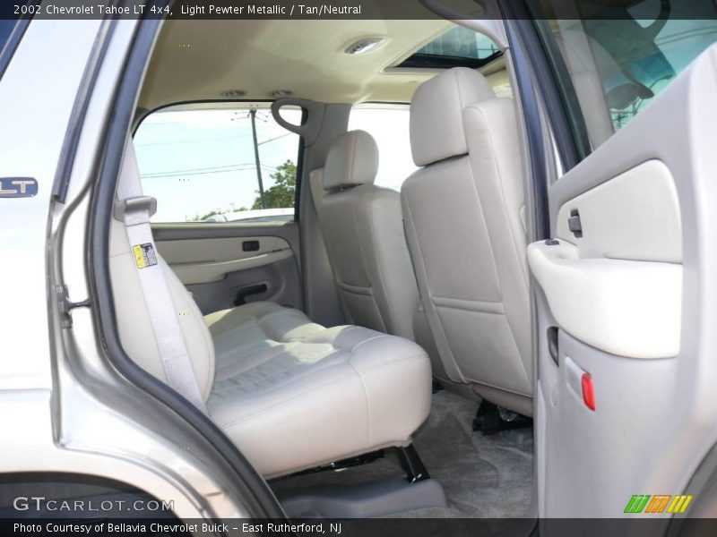 Light Pewter Metallic / Tan/Neutral 2002 Chevrolet Tahoe LT 4x4