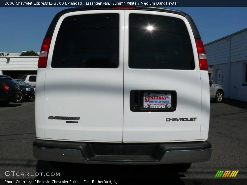 Summit White / Medium Dark Pewter 2006 Chevrolet Express LS 3500 Extended Passenger van