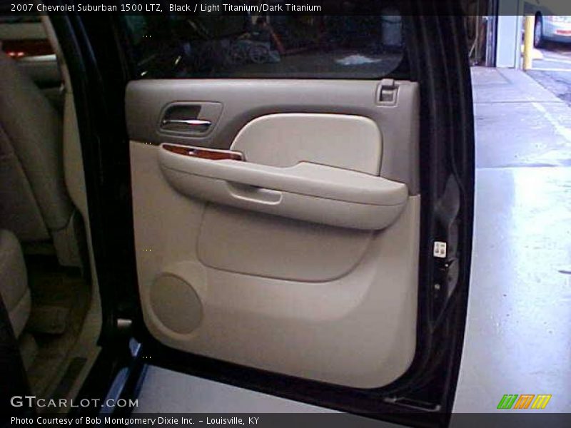 Black / Light Titanium/Dark Titanium 2007 Chevrolet Suburban 1500 LTZ