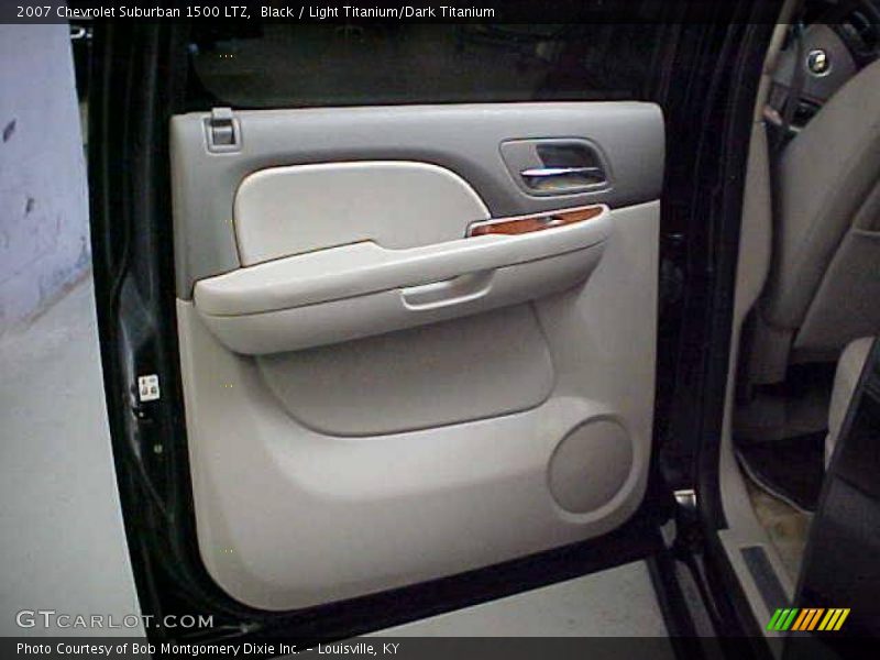 Black / Light Titanium/Dark Titanium 2007 Chevrolet Suburban 1500 LTZ