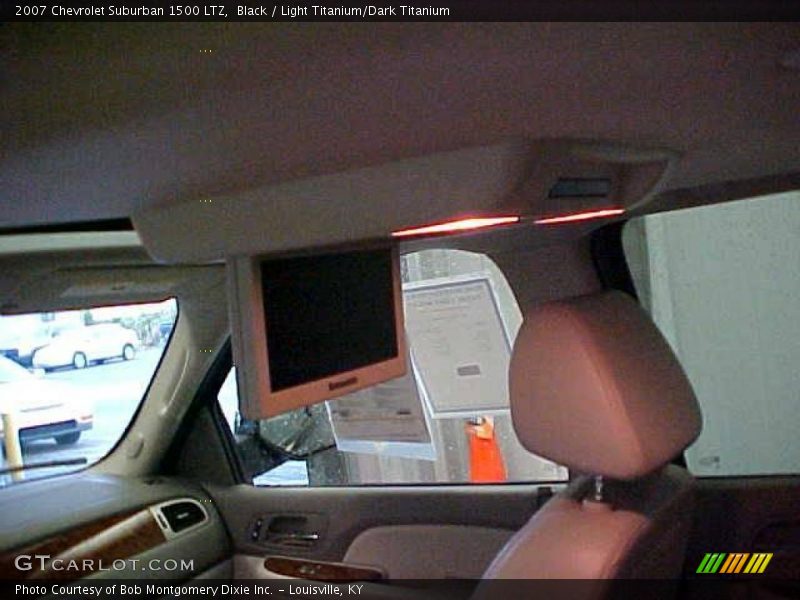 Black / Light Titanium/Dark Titanium 2007 Chevrolet Suburban 1500 LTZ
