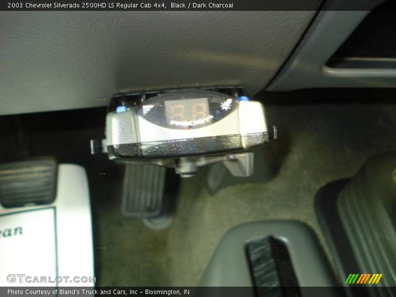 Black / Dark Charcoal 2003 Chevrolet Silverado 2500HD LS Regular Cab 4x4