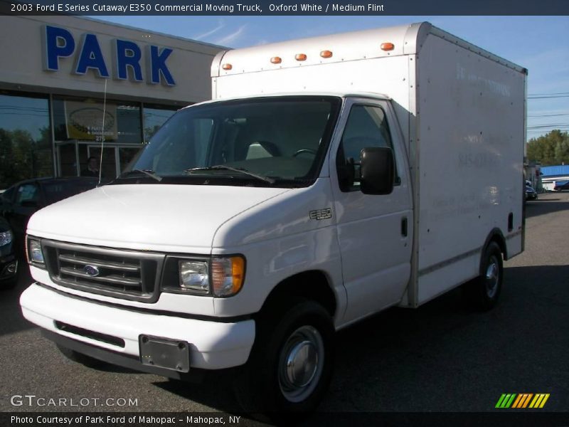 Oxford White / Medium Flint 2003 Ford E Series Cutaway E350 Commercial Moving Truck