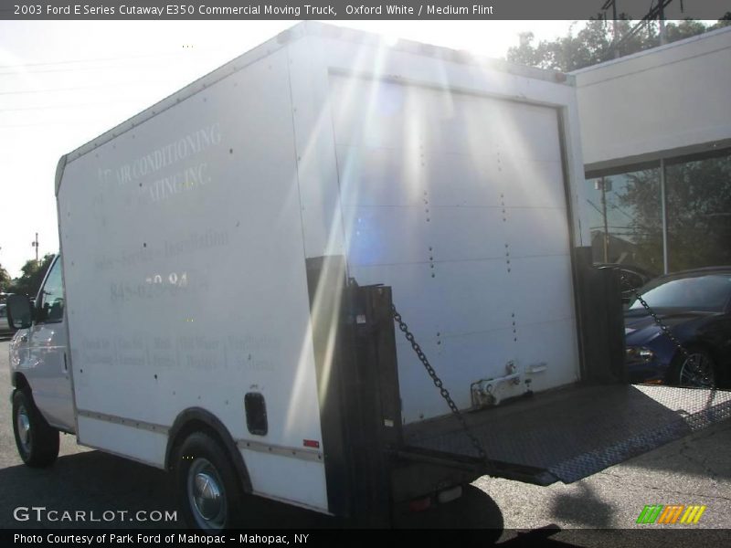 Oxford White / Medium Flint 2003 Ford E Series Cutaway E350 Commercial Moving Truck