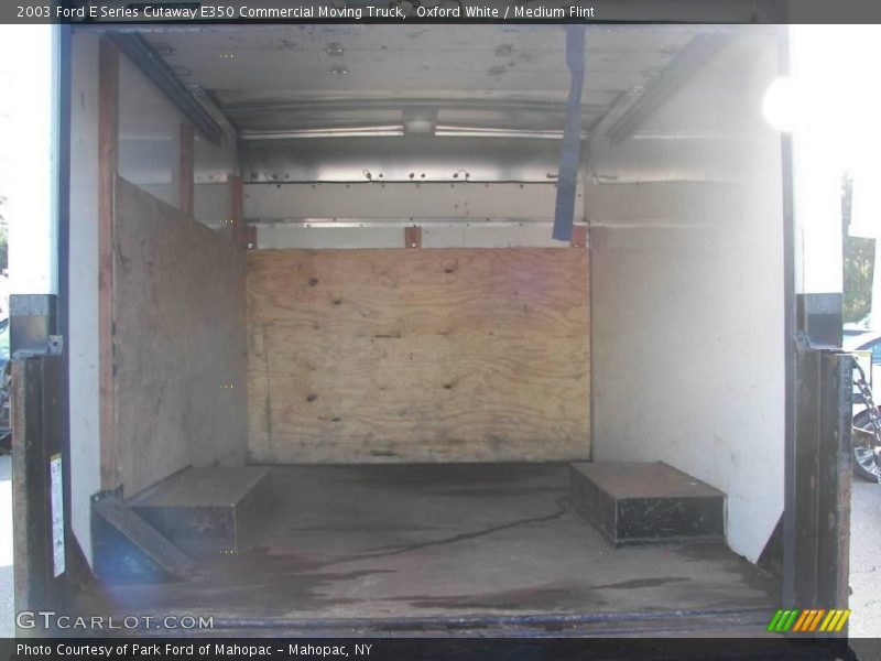 Oxford White / Medium Flint 2003 Ford E Series Cutaway E350 Commercial Moving Truck