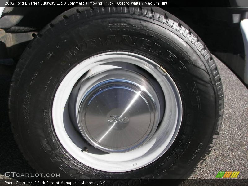 Oxford White / Medium Flint 2003 Ford E Series Cutaway E350 Commercial Moving Truck