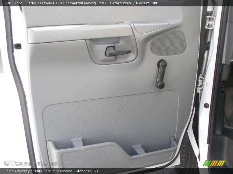 Oxford White / Medium Flint 2003 Ford E Series Cutaway E350 Commercial Moving Truck