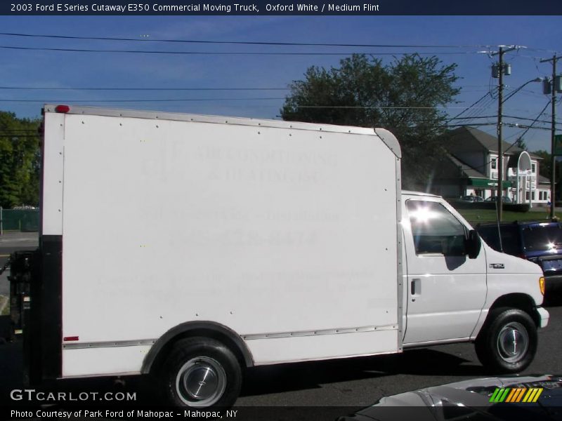 Oxford White / Medium Flint 2003 Ford E Series Cutaway E350 Commercial Moving Truck
