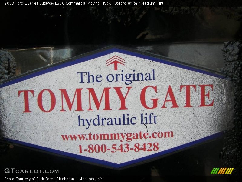 Oxford White / Medium Flint 2003 Ford E Series Cutaway E350 Commercial Moving Truck