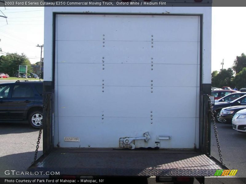 Oxford White / Medium Flint 2003 Ford E Series Cutaway E350 Commercial Moving Truck