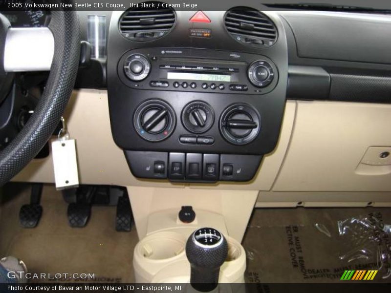 Uni Black / Cream Beige 2005 Volkswagen New Beetle GLS Coupe