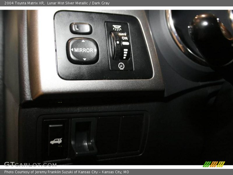 Lunar Mist Silver Metallic / Dark Gray 2004 Toyota Matrix XR