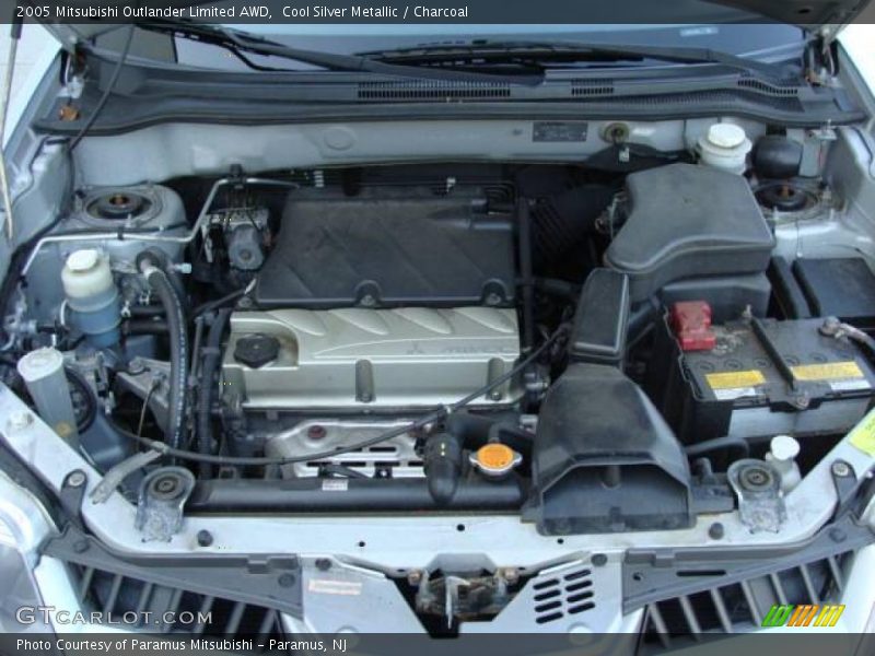 Cool Silver Metallic / Charcoal 2005 Mitsubishi Outlander Limited AWD