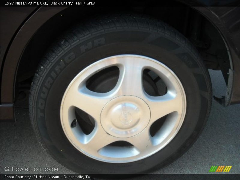 Black Cherry Pearl / Gray 1997 Nissan Altima GXE