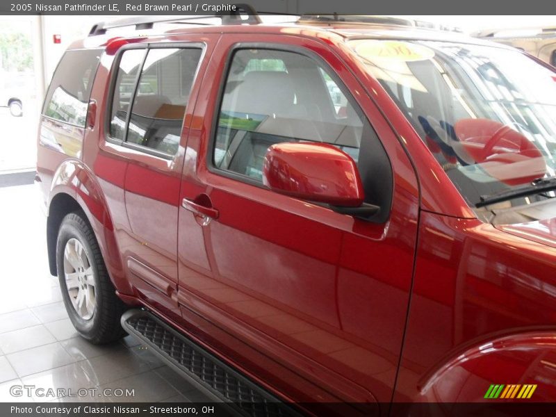 Red Brawn Pearl / Graphite 2005 Nissan Pathfinder LE