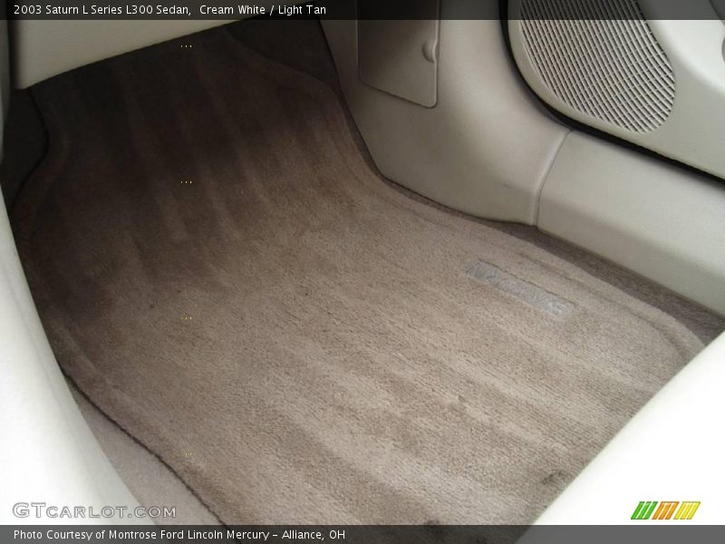 Cream White / Light Tan 2003 Saturn L Series L300 Sedan