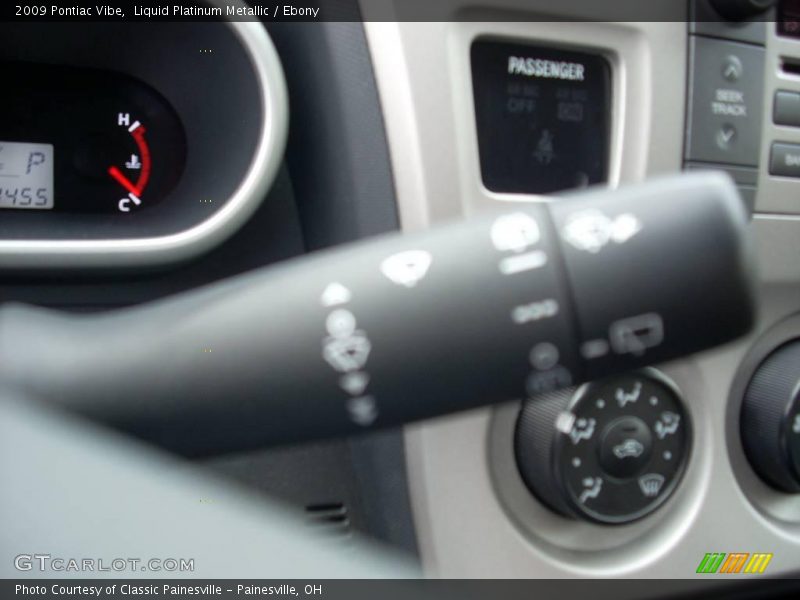 Liquid Platinum Metallic / Ebony 2009 Pontiac Vibe