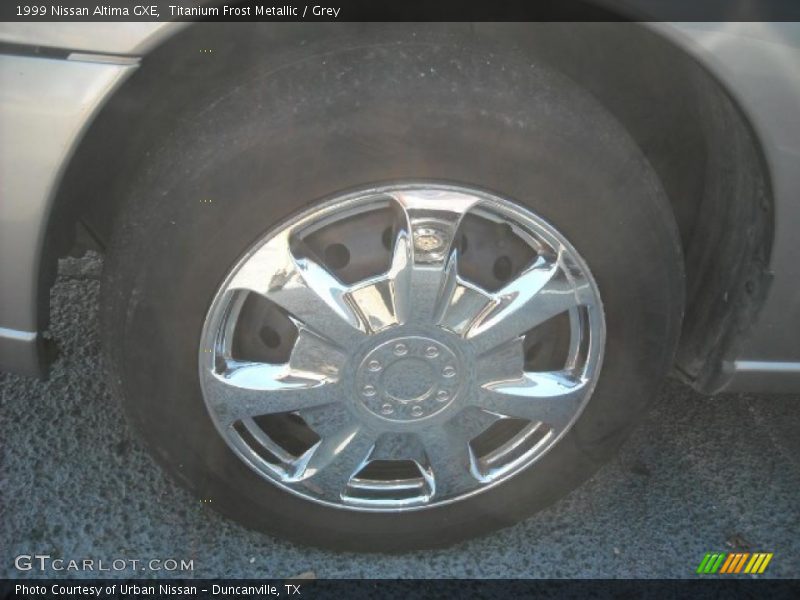 Titanium Frost Metallic / Grey 1999 Nissan Altima GXE