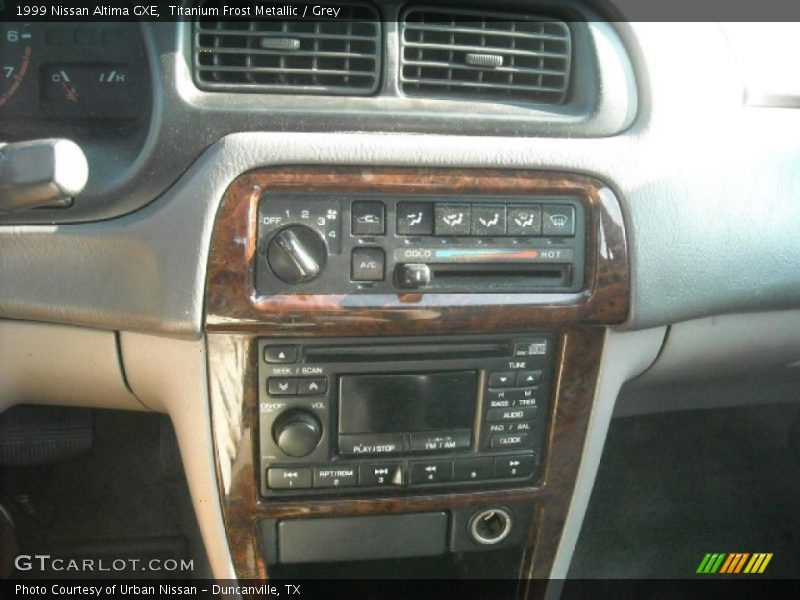 Titanium Frost Metallic / Grey 1999 Nissan Altima GXE
