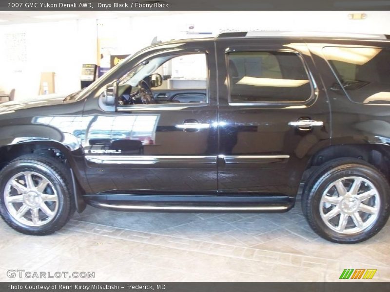 Onyx Black / Ebony Black 2007 GMC Yukon Denali AWD