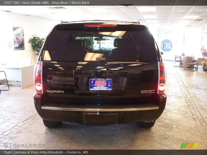 Onyx Black / Ebony Black 2007 GMC Yukon Denali AWD