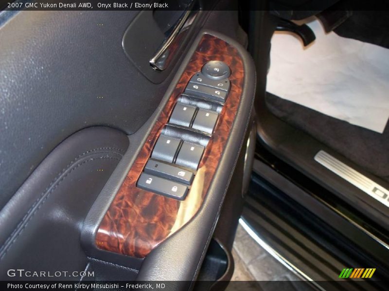 Onyx Black / Ebony Black 2007 GMC Yukon Denali AWD