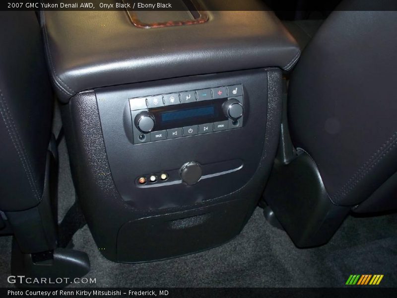 Onyx Black / Ebony Black 2007 GMC Yukon Denali AWD