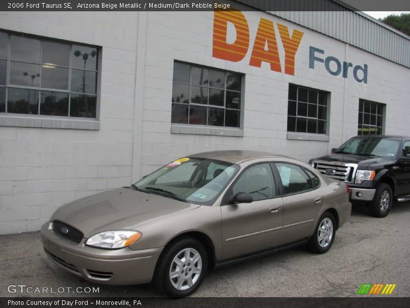 Arizona Beige Metallic / Medium/Dark Pebble Beige 2006 Ford Taurus SE