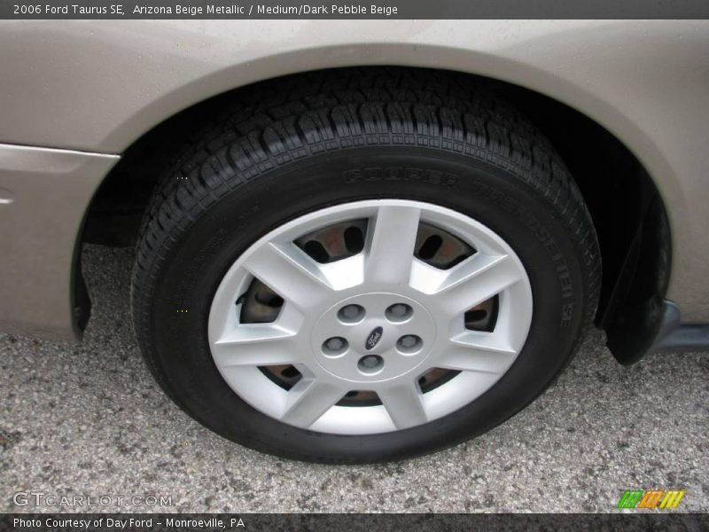 Arizona Beige Metallic / Medium/Dark Pebble Beige 2006 Ford Taurus SE