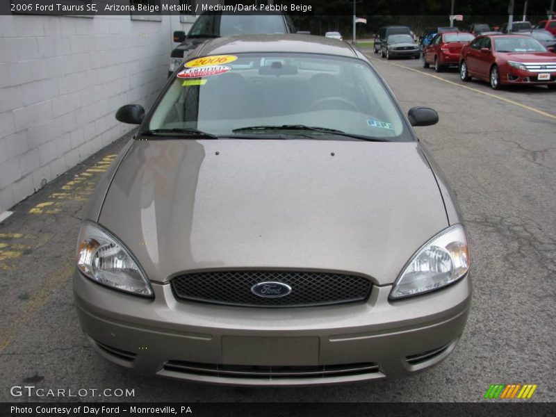 Arizona Beige Metallic / Medium/Dark Pebble Beige 2006 Ford Taurus SE