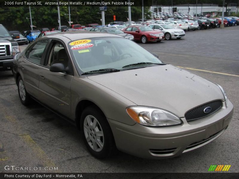 Arizona Beige Metallic / Medium/Dark Pebble Beige 2006 Ford Taurus SE
