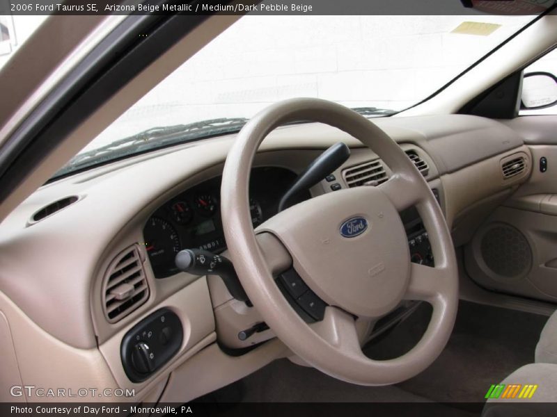 Arizona Beige Metallic / Medium/Dark Pebble Beige 2006 Ford Taurus SE