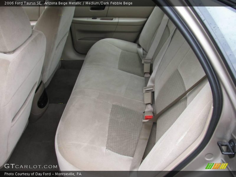 Arizona Beige Metallic / Medium/Dark Pebble Beige 2006 Ford Taurus SE