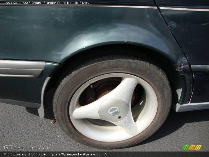 Scarabe Green Metallic / Ivory 1994 Saab 900 S Sedan