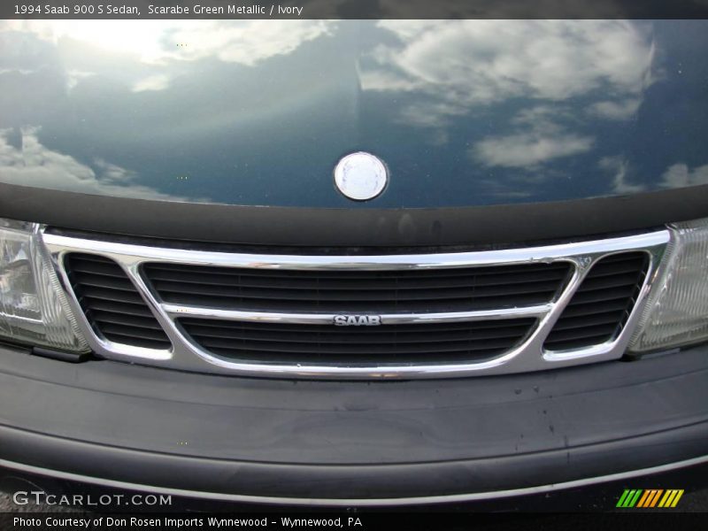 Scarabe Green Metallic / Ivory 1994 Saab 900 S Sedan
