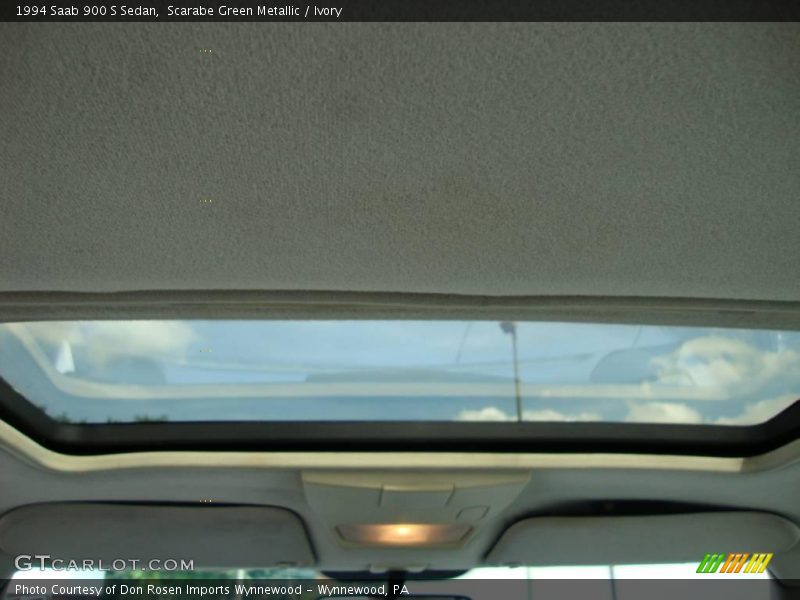 Scarabe Green Metallic / Ivory 1994 Saab 900 S Sedan