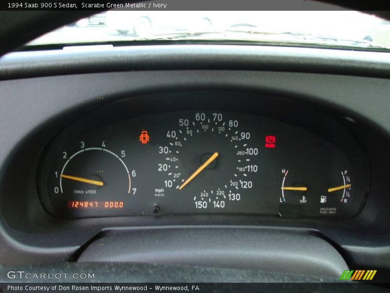 Scarabe Green Metallic / Ivory 1994 Saab 900 S Sedan