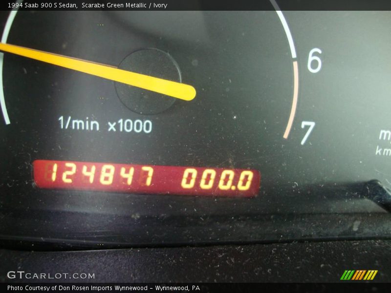 Scarabe Green Metallic / Ivory 1994 Saab 900 S Sedan
