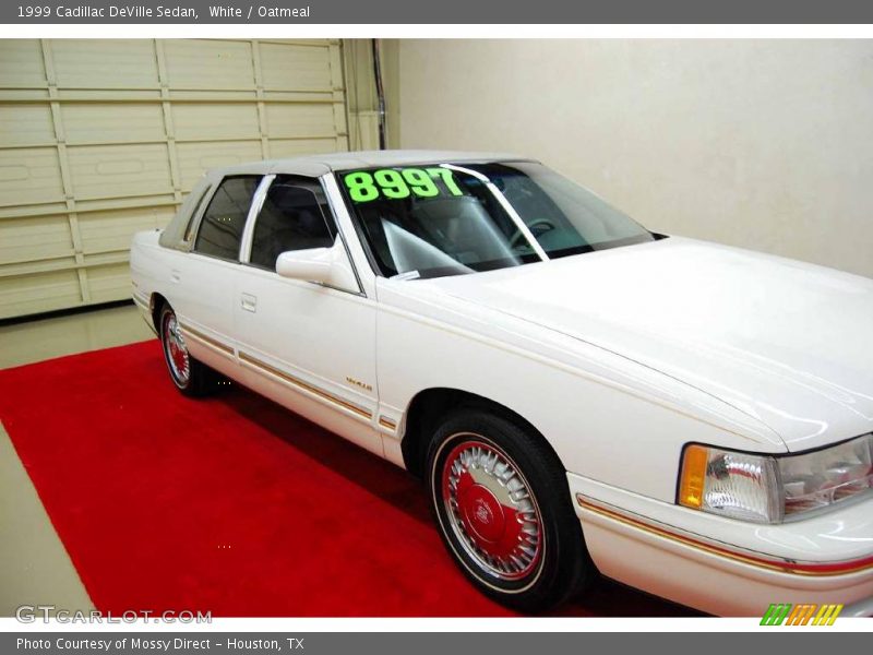 White / Oatmeal 1999 Cadillac DeVille Sedan