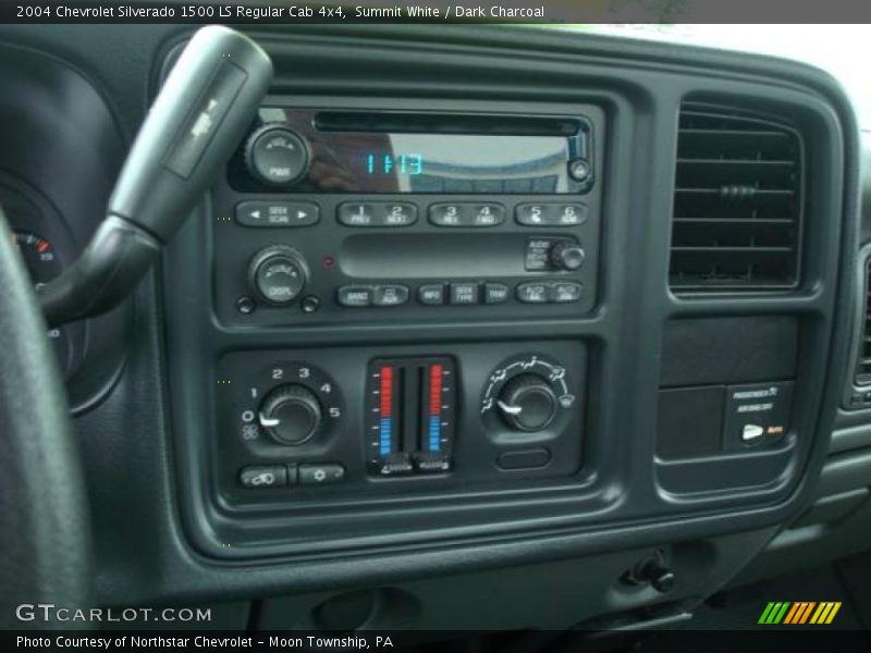 Summit White / Dark Charcoal 2004 Chevrolet Silverado 1500 LS Regular Cab 4x4