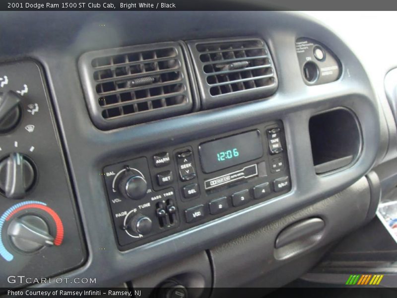 Bright White / Black 2001 Dodge Ram 1500 ST Club Cab