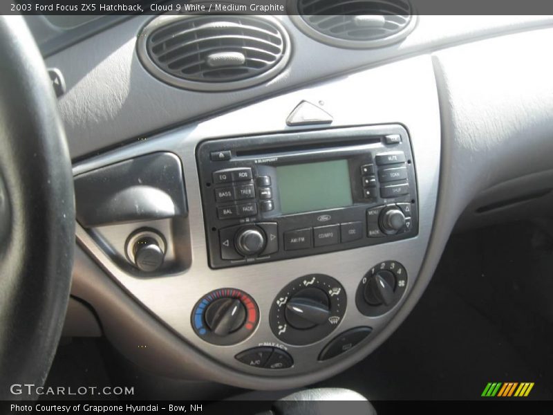 Cloud 9 White / Medium Graphite 2003 Ford Focus ZX5 Hatchback