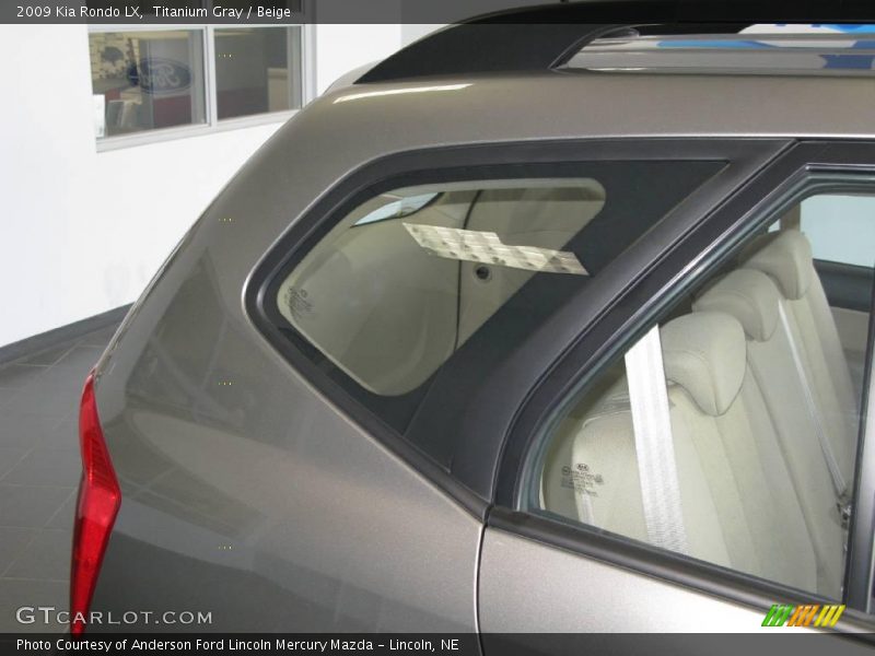 Titanium Gray / Beige 2009 Kia Rondo LX