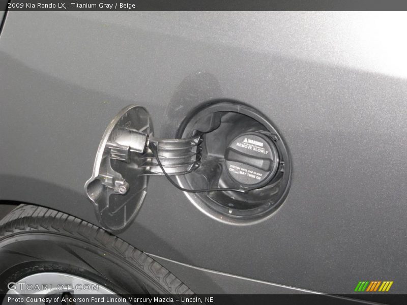 Titanium Gray / Beige 2009 Kia Rondo LX