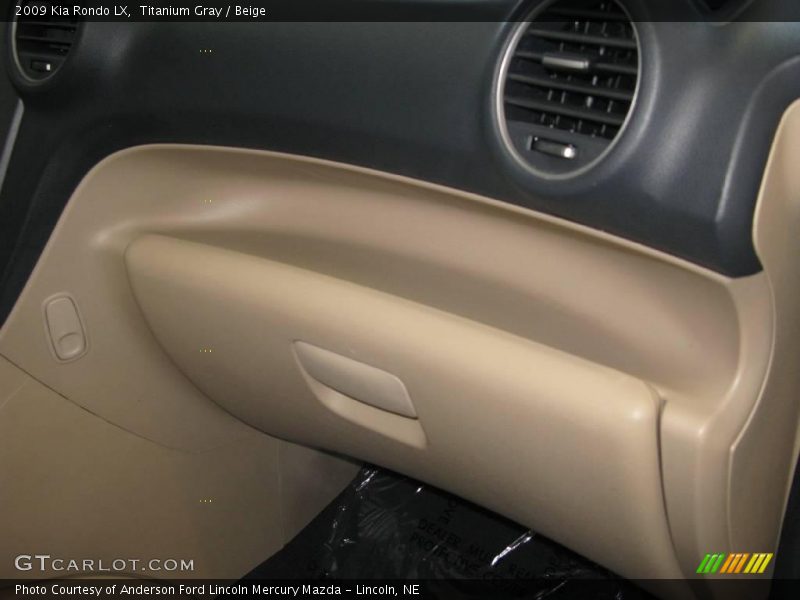 Titanium Gray / Beige 2009 Kia Rondo LX