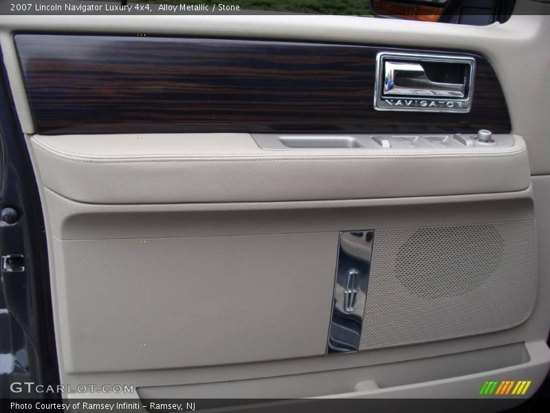 Alloy Metallic / Stone 2007 Lincoln Navigator Luxury 4x4